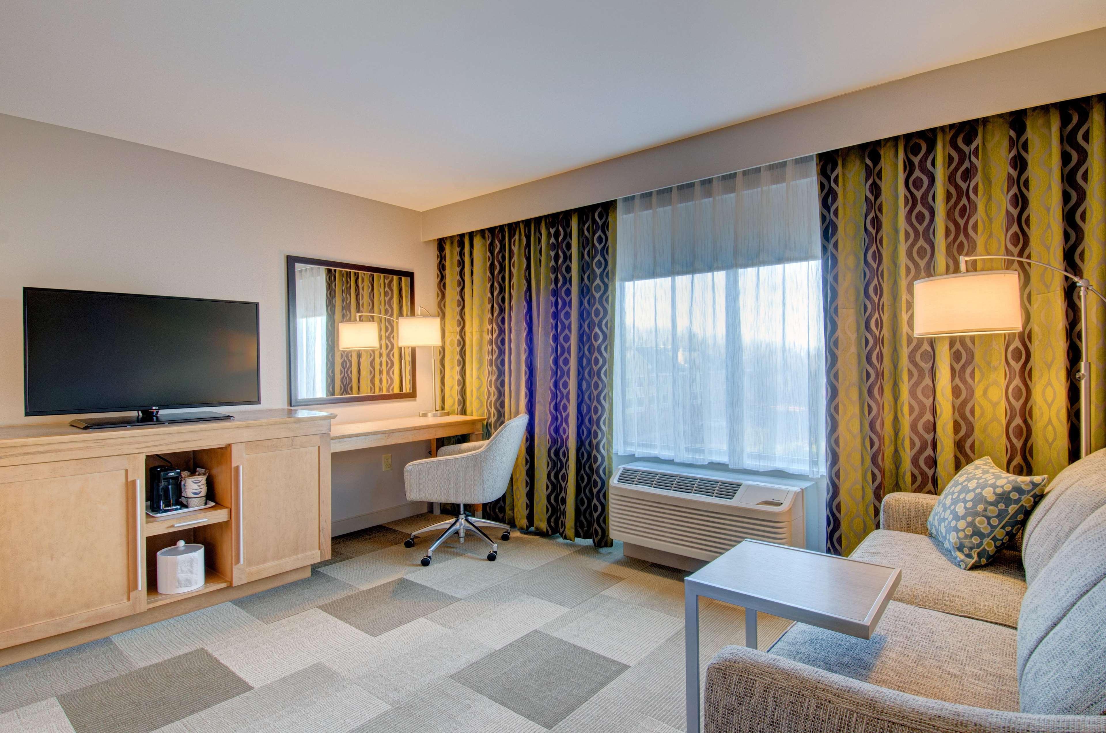 Hampton Inn Boston - Уэстборо Экстерьер фото