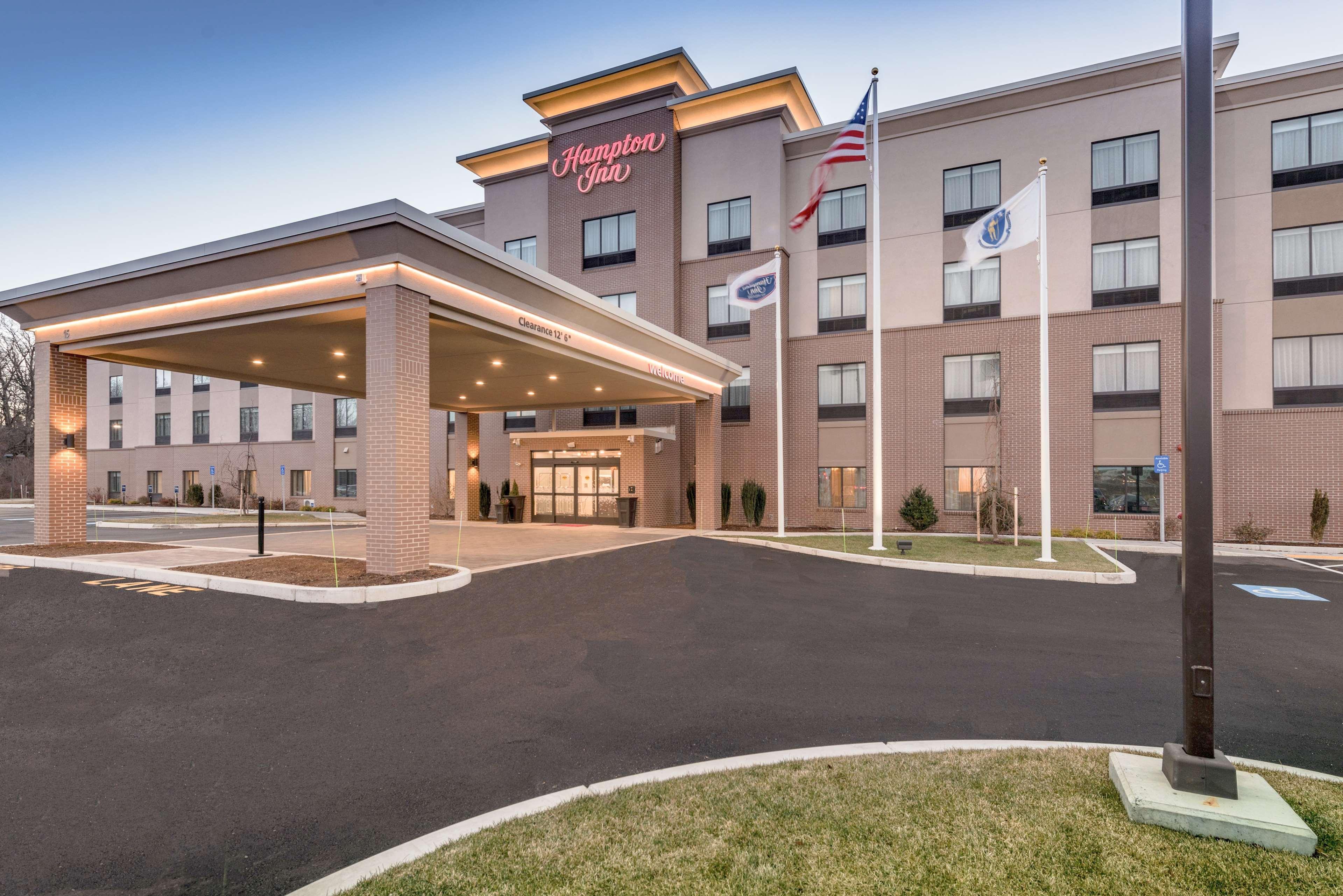 Hampton Inn Boston - Уэстборо Экстерьер фото