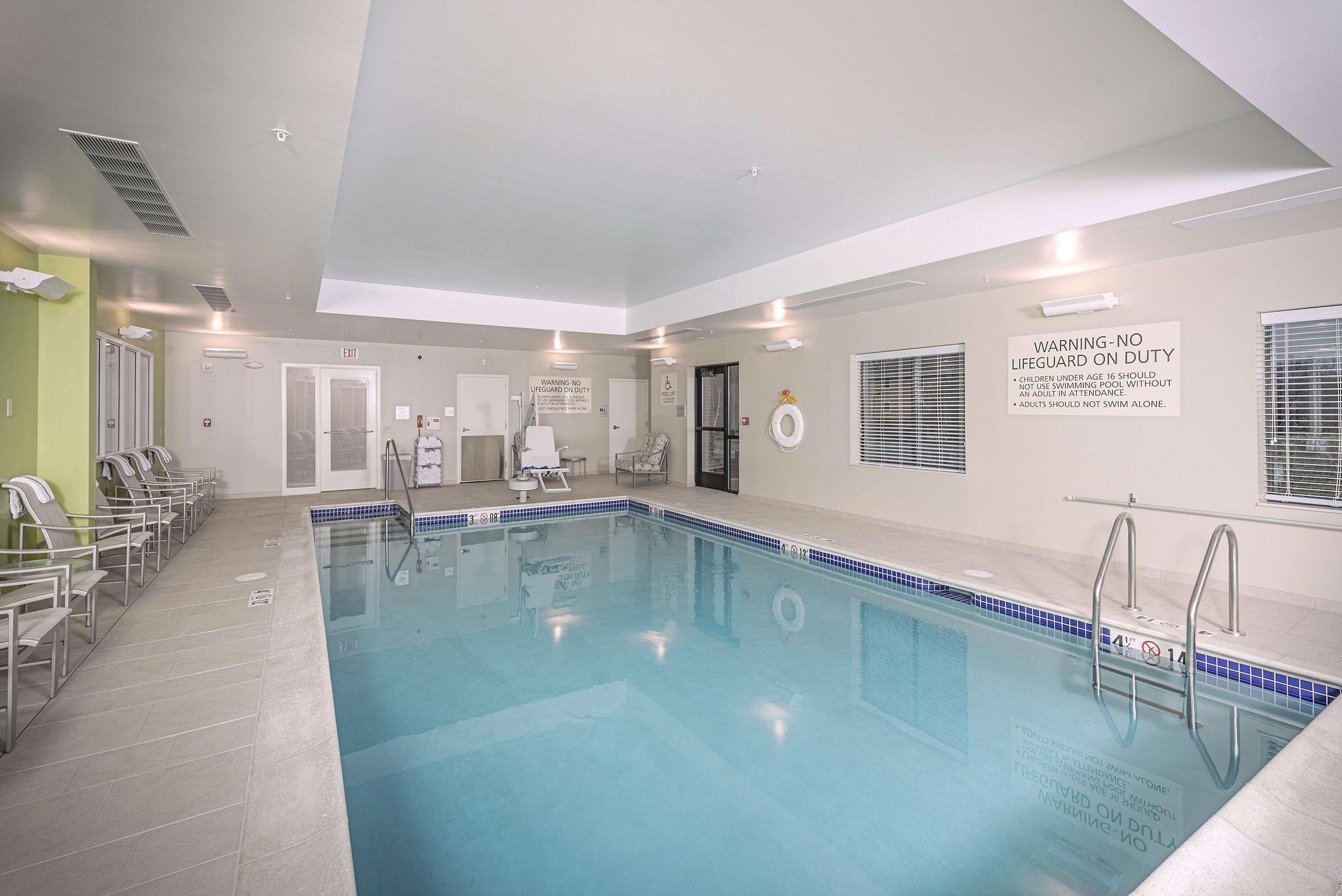 Hampton Inn Boston - Уэстборо Экстерьер фото