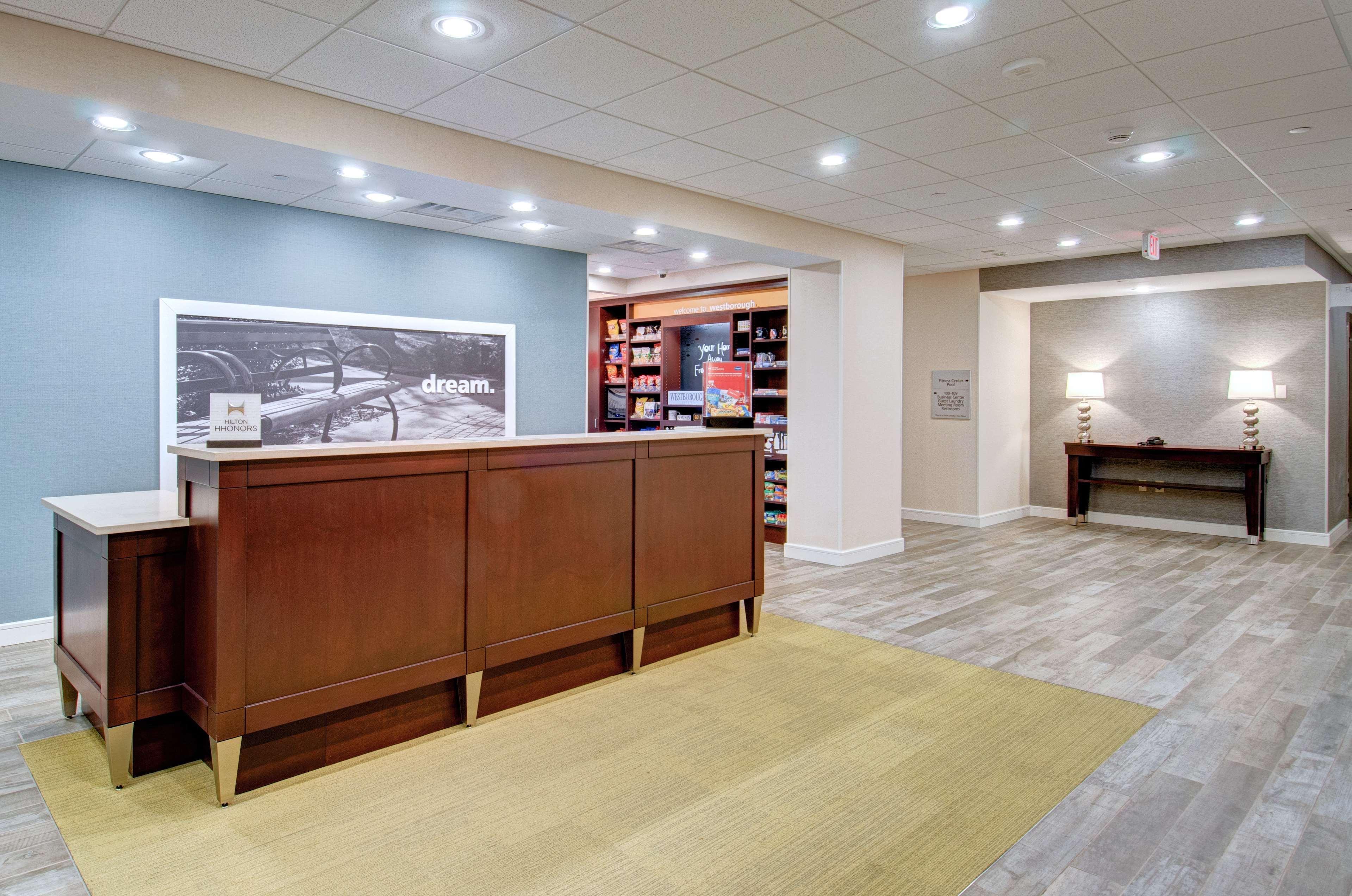 Hampton Inn Boston - Уэстборо Экстерьер фото