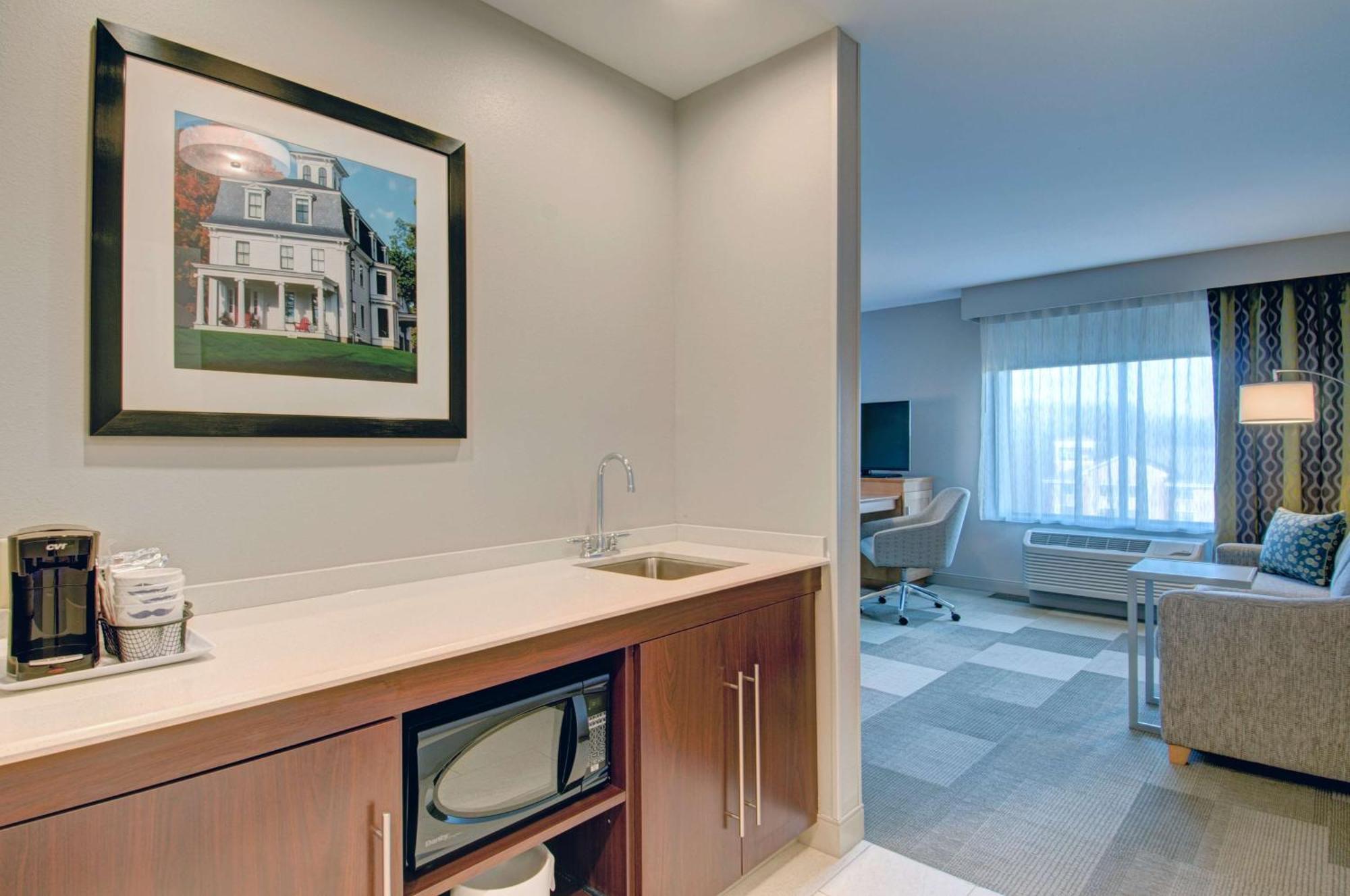 Hampton Inn Boston - Уэстборо Экстерьер фото