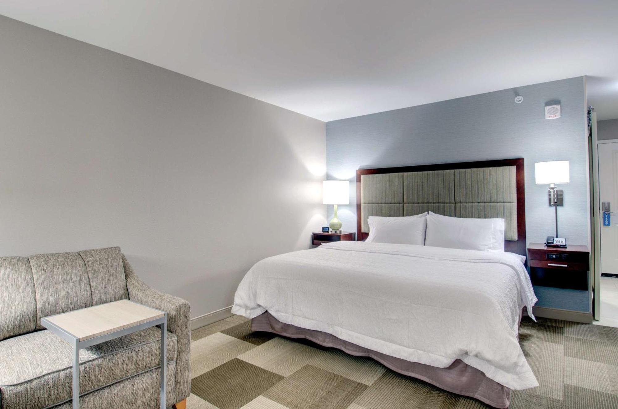 Hampton Inn Boston - Уэстборо Экстерьер фото