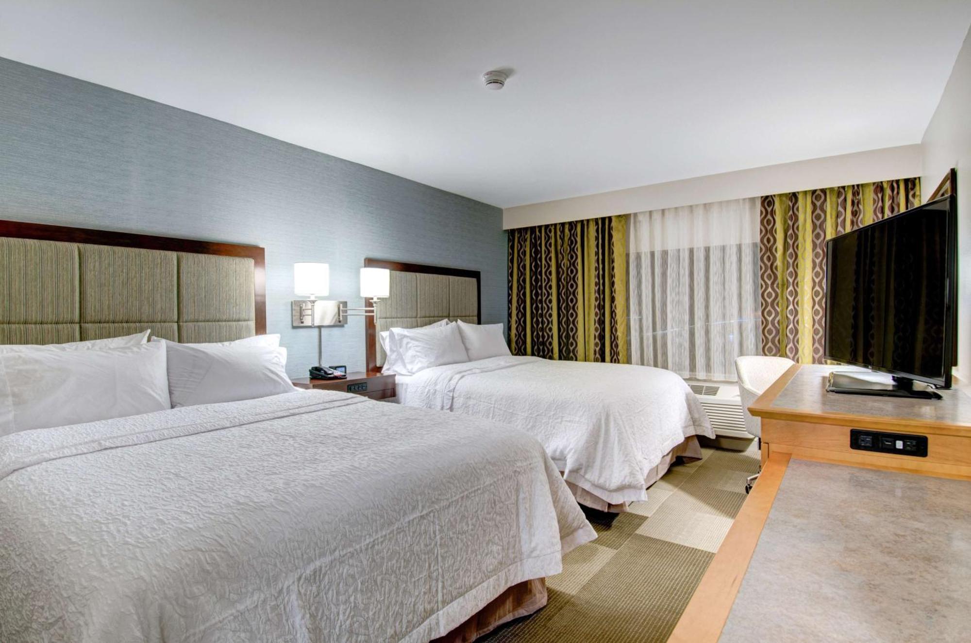 Hampton Inn Boston - Уэстборо Экстерьер фото