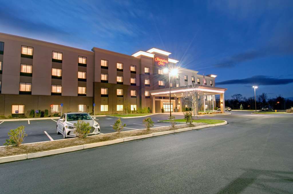 Hampton Inn Boston - Уэстборо Экстерьер фото