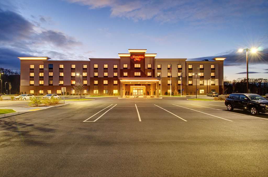 Hampton Inn Boston - Уэстборо Экстерьер фото