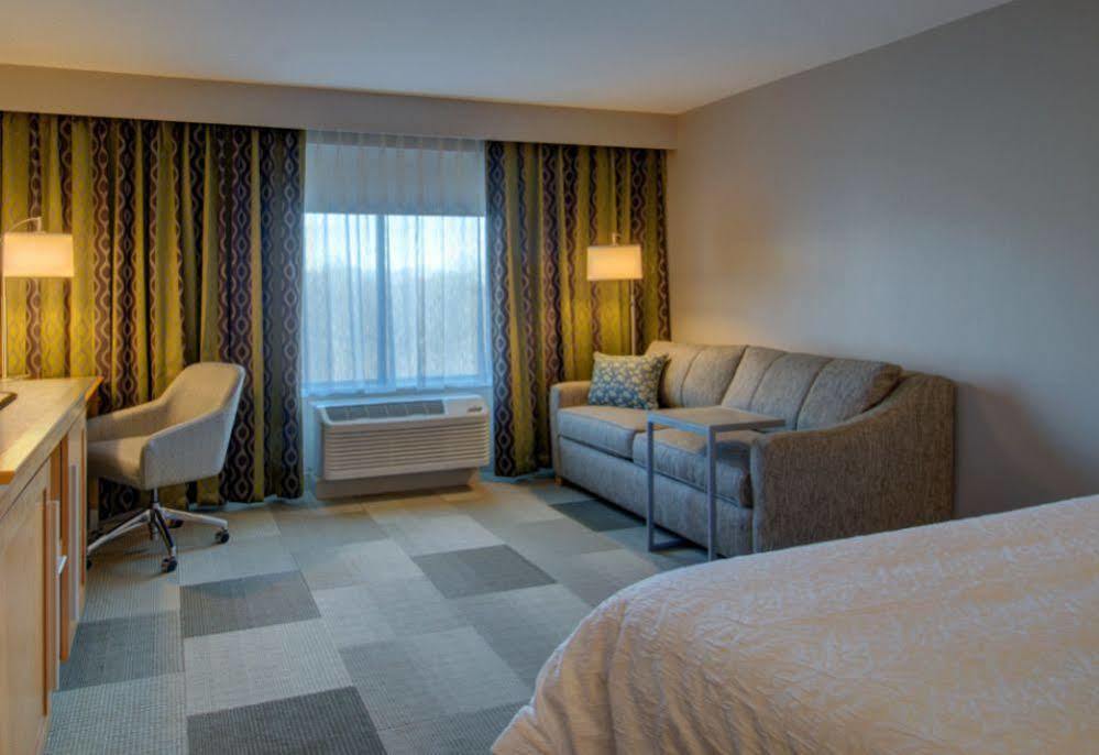 Hampton Inn Boston - Уэстборо Экстерьер фото